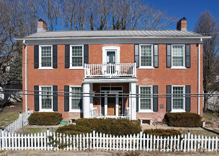 Hatchery House Bed & Breakfast