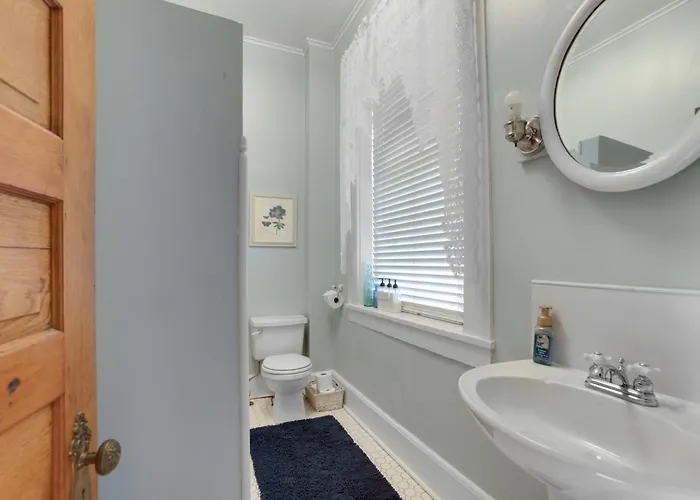 Hatchery House Bed & Breakfast